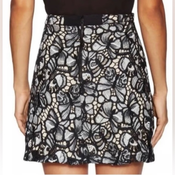 ALICE + OLIVIA Black and White Butterfly Lace Mini Skirt size 4 - Picture 2 of 14